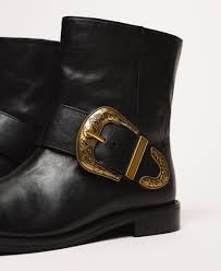 Prenez le pouvoir en chaussant les boots femme dr. Bottes Motardes En Cuir Avec Grande Boucle Femme Noir Twinset Milano