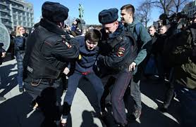 Во время акции роскомнадзор пригрозил соцсетям штрафами за неудаление сообщений о «завышенных показателях о количестве участников незаконных митингов», а. Antikorrupcionnyj Miting Na Tverskoj Svyshe 500 Zaderzhannyh V Tom Chisle Navalnyj