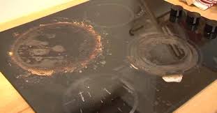 Comment Remettre A Neuf Une Plaque De Cuisiniere Une Recette Simple Et Efficace Nettoyer Plaque De Cuisson Trucs Et Astuces Astuces Pour Nettoyer