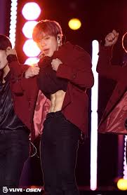 God kang daniel is out here to serve talent, visual and his actually existing abs. V Live