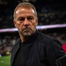 Hansi Flick can't recognise his team again! 😅 Man is observing...🤔