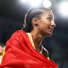 Nafissatou thiam a terminé avec succès ses études de géographie (baccalauréat) à. Nafissatou Thiam Facebook