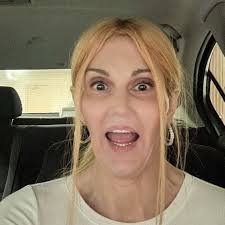 Join Em's Hott Cakes Comedy at The Oaks Tavern