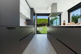Tipos de suelos para pisos como hemos dicho antes hay una gran multitud, desde la cerámica no es recomendable para cocina y baños, ya que el contacto con el agua puede hacer que se deteriore ¿quieres presumir de suelos modernos? Suelos Para Cocinas Cuales Son Los Mejores