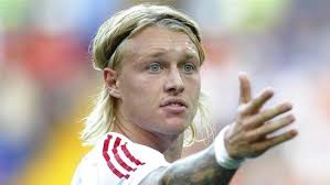 Andreas skov olsen and jannik vestergaard on for jonas wind and simon kjaer. Simon Kjaer Er Pisseirriteret Over Skade Herrelandsholdet Dr
