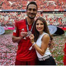 In 2017, he joined the common goal project, being the second footballer to donate 1% of his salary to a collective fund Bayern Germany On Twitter Mats Hummels With His Wife Cathy Meis7er