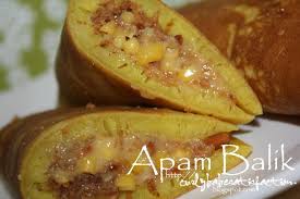 Bahan, 2 cawan tepung gandum, 1 sudu besar susu pekat, 1/4 cawan gula, 1 sudu kecil yis, 1/2 cawan air suam, 2 sudu besar minyak masak, 1 sudu kecik soda bikarbonat sedikit garam, 1 biji telor saiz kecik, 1 cawan susu segar (kalau takde boleh je taruk air kosong), bahan tabur. Resepi Apam Balik Sedap Famousresipi Farbuck Com
