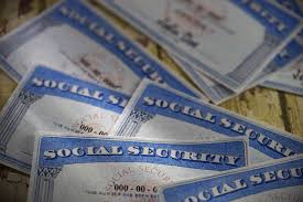 Order custom social security card ssn psd software looking for usa ss card with your own information for online verification or print out? How Much Will I Get In Social Security Benefits