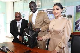 He primarily plays as a centre back for his club, but can also deputized as a left back if necessary. Waziri Wa Maliasili Na Utalii Amkabidhi Zawadi Nyota Wa Klabu Wa Crystal Palace Mamadou Sakho Tarimo Blog