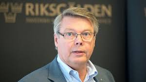 Förre M-ledaren fick halv miljon för mycket i pension