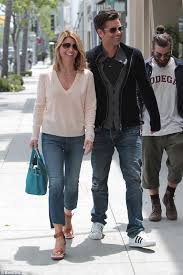Découvrez sa biographie, le détail de ses 35 ans de carrière et toute son actualité. Lori Loughlin And John Stamos Rock Matching Sunglasses Lori Loughlin John Stamos Fuller House
