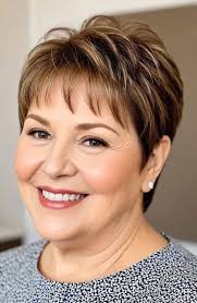 Somos gemelos. Hoy cumplimos tres años. Nuestros padres fueron a la guerra  y nuestra abuela nos hizo un pastel. ¡Estamos muy agradecidos con ella!