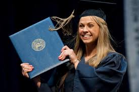 Being In College For The First Time This Image Motivates Me To Graduate No One In My Immediate Family Has Grad College Activities Graduation Day Mom And Dad