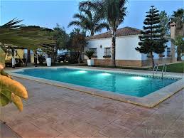 Esta dispone de unas vistas impresio. Cadiz Casa Bicicletas Para Los Clientes En Chiclana Cadiz Casas De Veraneo Casas Piscina Privada