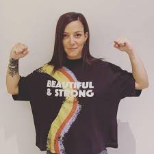 Sa petite taille et ses grands yeux font tout son charme, mais attention, camille lellouche est loin d'être inoffensive. The T Shirt Beautiful Strong Camille Lellouche On The Account Instagram Of Camillelellouche Spotern