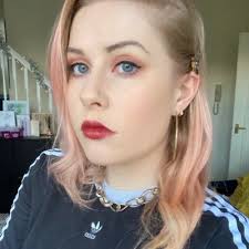 Beth Lamont's Instagram, Twitter & Facebook