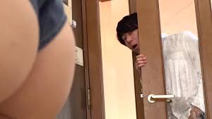 bit.ly3Pd1XHd 友達のお姉さんに誘惑され、さらに自室に連れ込まれ、グリン×２エロ尻ローリング騎乗位【パート1】 -  XNXX.COM