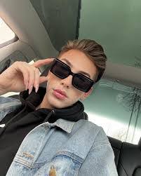 Joshua Howell's Instagram, Twitter & Facebook