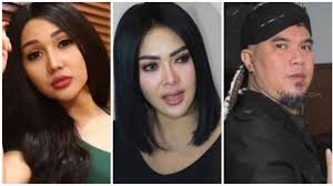 Presenter indonesia cantik ini keliatan jelas banget cd celana dalamnya saat persembahan tv. Top 3 Pamer Celana Dalam Pernikahan Artis Disiarkan Langsung