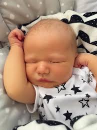 Hey Ifam! How's everyone doing? Hope you have all had a great start to the  week. We had a midwife visit today and Jace is now back up to 7lb 10oz which