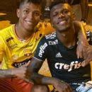 A dupla está no barrio boca del lobo, em esmeraldas, no equador. Lugano Diz Que Arboleda Fez Burrice Ele Nao Faz Ideia Se Camisa Verde E Mexico Bolivia Ou Palmeiras