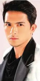 Dennis Trillo tells the ' Naked Truth'