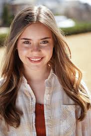 Madelyn Wright's Instagram, Twitter & Facebook