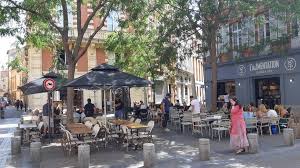 Le bon coin est un site web de petites annonces, fondé en france, durant l'année 2006, par le conglomérat norvégien schibsted. A Toulouse Des Riverains En Colere Vendent La Place De La Bourse Sur Le Bon Coin