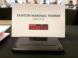 Con gal gadot, dwayne johnson, ryan reynolds, victoria paige watkins. Red Notice 2021 Photo Gallery Imdb