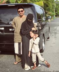 Penyanyi lagu di matamu, sufian suhaimi berkongsi berita gembira apabila bergelar bapa setelah mengambil anak angkat yang bernama faeq usia 27 tahun bagi saya bukanlah terlalu muda untuk memikul tanggungjawab sebagai bapa kepada anak angkat saya. Anak Fynn Jamal Arjuna Bakal Dapat Adik Perempuan Media Hiburan