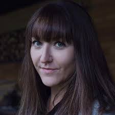 Lisa Ballantyne's Instagram, Twitter & Facebook