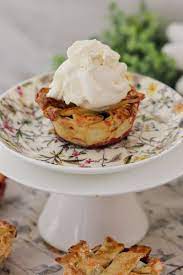 A Collection Of Easy Winter Dessert Recipes That The Whole Family Will Love Including Rich Winter Desserts Winter Desserts Easy Easy Winter Dessert Recipes