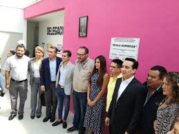 Se dice que la pareja ya estaba comprometida, pero nunca llegaron al altar. Se Inaugura En Coyoacan La Alberca Paola Espinosa