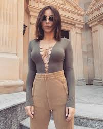 После того как ани лорак выступила с обвинениями против продюсера константина меладзе, на нее на днях же ани поделилась свежим фото, на котором предстала во всей красе: Ani Lorak Narvalas Na Kritiku Iz Za Foto Bez Belya