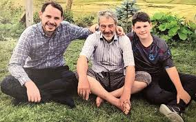 Baba albayrak'ın oğluna yıpranıyorsun, her şeyden sen sorumlu tutuluyorsun, bunu tabii bu arada ipi koparan gelişme ise naci ağbal'ın mb'ye getirilişini, berat albayrak'ın tv'den öğrenmiş olması. Damadin Ardindan Babasi Da Istifa Etmis Boldmedya