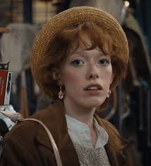 Molly Ringwald Should Play Vickie's Mom Next Season : r/StrangerThings