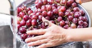 Passer Vos Fruits Et Legumes Sous L Eau Courante Ne Suffit Pas A Les Debarrasser De Tous Les Pesticides Qui Les Recouvrent Decouvrez Nos Astuces Pour
