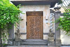 Sebagai perlindungan, desain pagar besi minimalis menjadi hal yang penting terutama jika kamu tinggal di daerah yang ramai dan rawan pencurian. Lingkar Warna Desain Pagar Bergaya Etnik