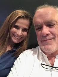 Jeg hatet brystene mine og var redd for å vise dem til datoer. Her er hva  som skjedde da jeg gjorde det.