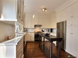 Environnement De Choix Cottage Jumele Tres Lumineux Tres Belle Renovation Planchers De Bois Fonce Magnifique Cuisine Refait Kitchen Cabinets Kitchen Home