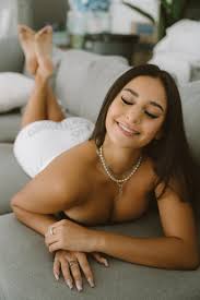 Samantha Frank's Feet << wikiFeet