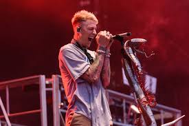 L'anno scorso l'album tickets to my downfall, che contiene i singoli bloody valentine e my ex's best friend feat. Machine Gun Kelly To Take The Stage On Saturday Night Live
