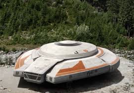 Lost In Space Photo Gallery 03 Netflix Lost In Space Lost In Space Cast Space Fighter