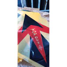 Sablon yang menggunakan bahan dasar minyak campuran antara plastisol dan discharge ini mampu menghasilkan kualitas gambar atau desain yang tajam warnanya, dan bisa digunakan pada berbagai. Kertas Layangan Sablon 2 Warna Topgun Shopee Indonesia