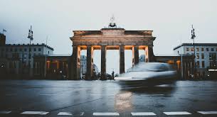 Geboren in wien, studierte an der hochschule für musik und darstellende kunst in wien (hans petermandl, frieda valenzi), meisterkurse bei alexander jenner und arturo benedetti. Studium In Berlin In Berlin Studieren