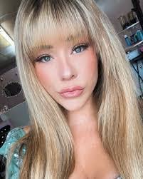 Sara Flake's Instagram, Twitter & Facebook