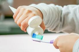 Manfaat Fluoride Bagi Gigi Anak Berkeluarga
