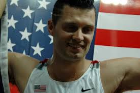 Former Washington Husky Brad Walker wins world pole vault title...