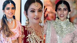 L'incomparable necklace created by lebanese jeweller mouawad features the world's largest internally flawless diamond. Isha Ambani Wore The Most Expensive Jewellery Than Her Bhabhi Shloka Mehta At Their Pre Engagement Party Laughingcolours Com