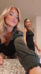 Pov: We’re old & don’t know the dance 💅🏼🤣 #fyp #foryou #nursesoftiktok  #downtowncharleston #bestfriends #goingout #blondeburnetteduo @samivegaa